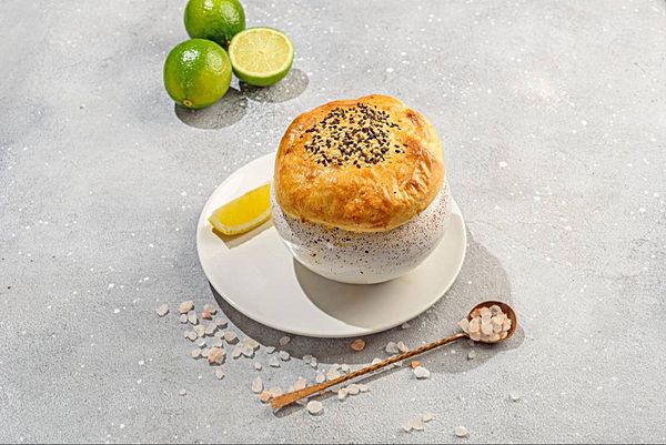 Жаркое с морепродуктами в горшке