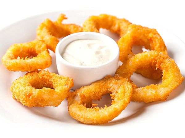 Кольца кальмара с чесночным соусом