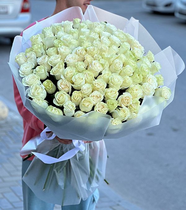 Роза сорта Мондиаль 70см 101шт в оформление