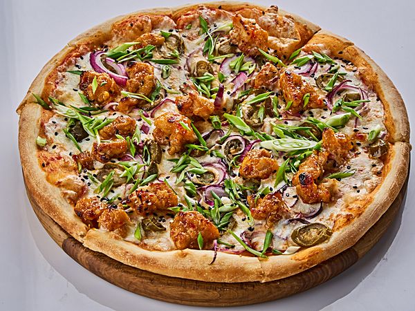 Пицца с курицей карри и халапеньо