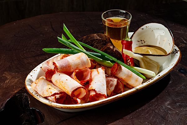 Солёное сало с горчицей