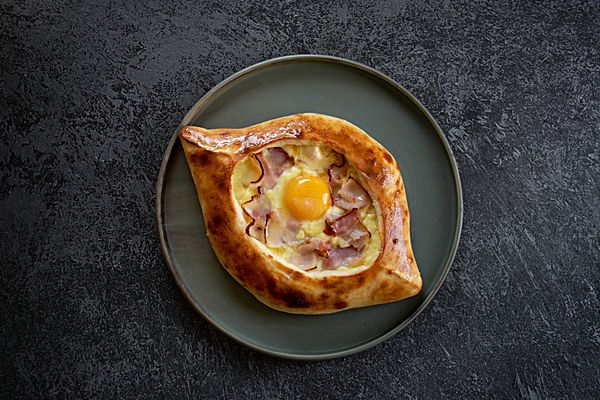 По-аджарски с беконом