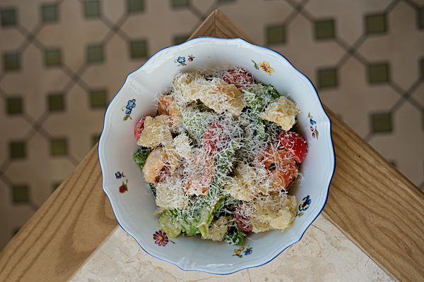 Цезарь с тигровыми креветками