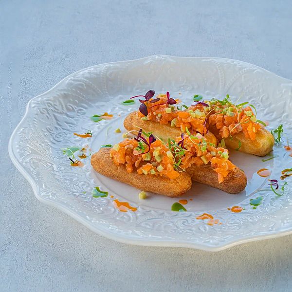 Эклеры с тартаром из лосося