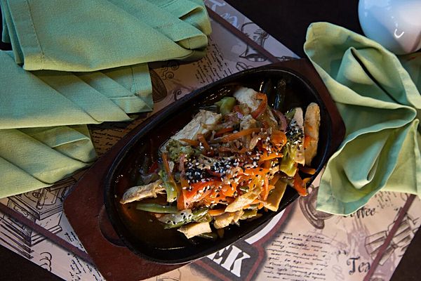 Курица с овощами под соусом терияки