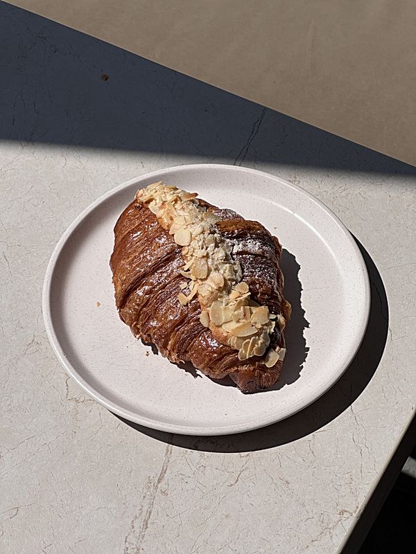 Круассан миндальный