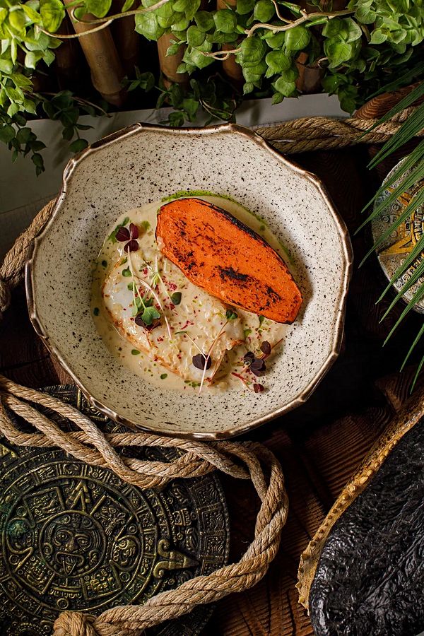 Кальмар на гриле с запеченным бататом