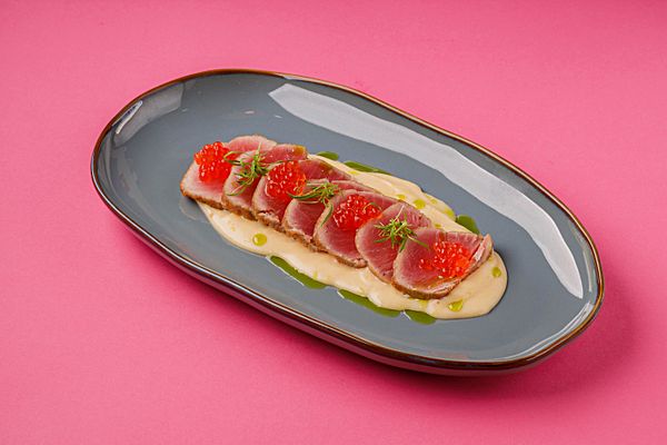 Татаки из тунца с цитрусовым соусом