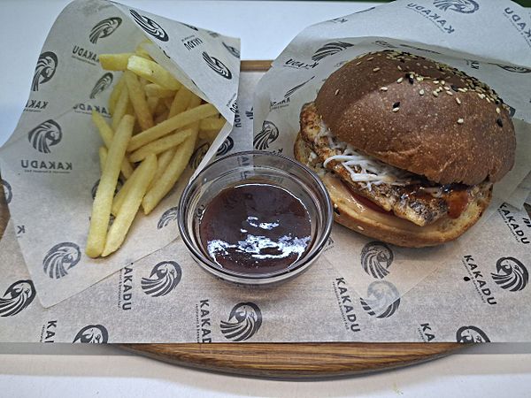 Чикен Дор Блю бургер