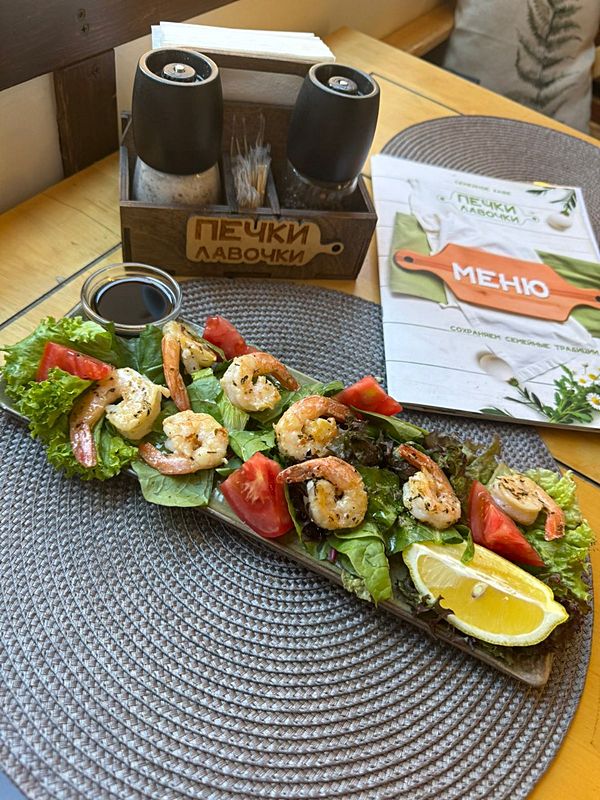 Креветки на зеленом переплете