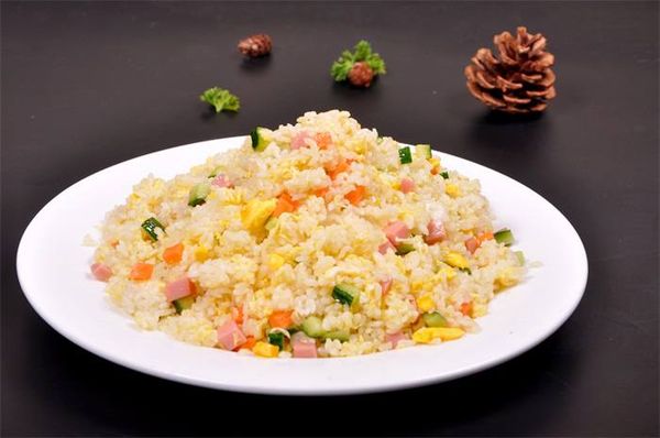 Жареный рис с овощами