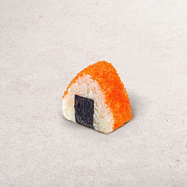 Онигири с лососем