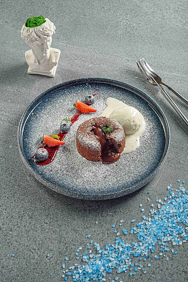 Шоколадный фондан с ванильным мороженным