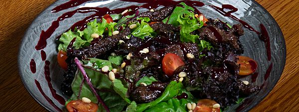 Теплый салат с печенью теленĸа