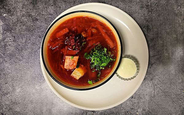 Красный борщ с вишней