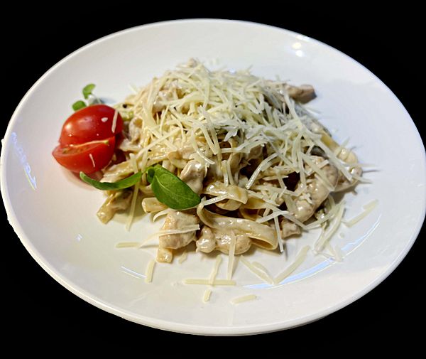 Паста с курицей и спаржей