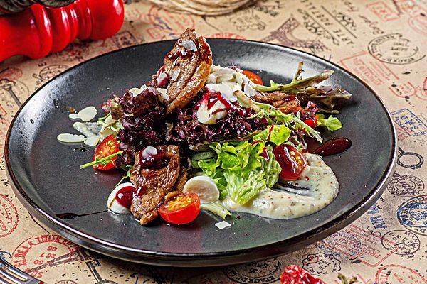 Салат с утиной грудкой