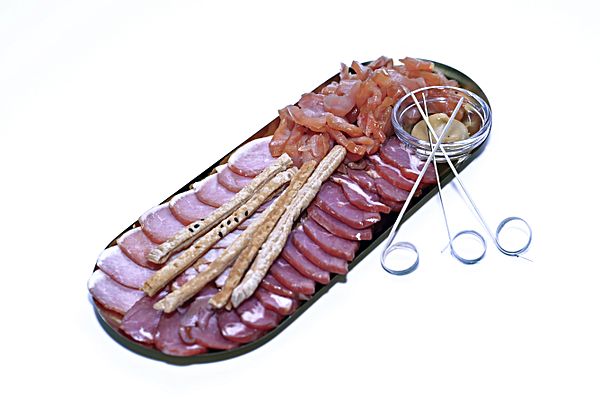 Тарелка мясных деликатесов