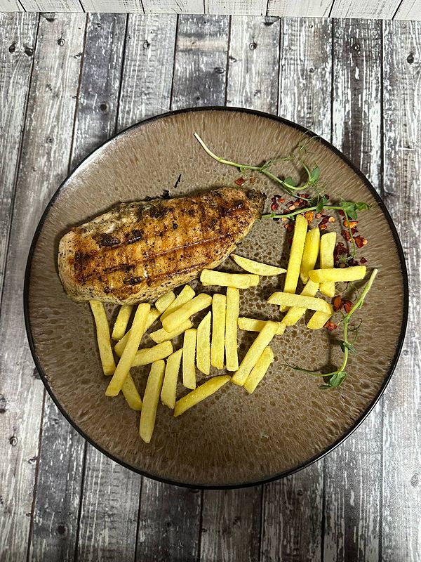 Стейк курицы с картофелем фри