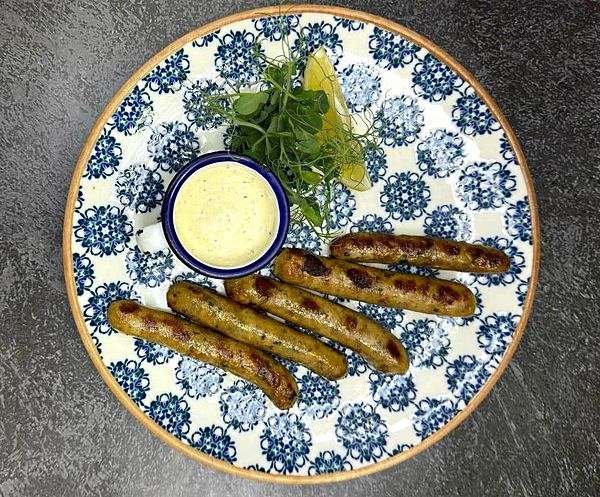 Колбаски ручной работы из рапаны