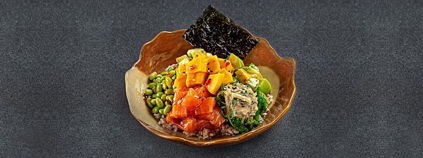 Поке лосось, манго, авокадо с соусом никей