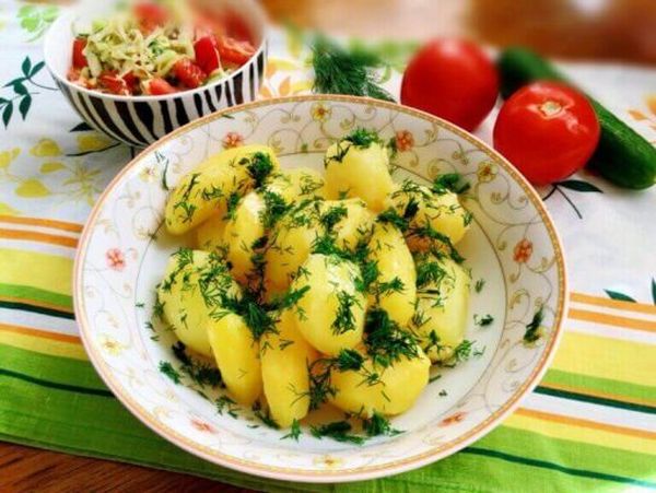 Картофель отварной с зеленью