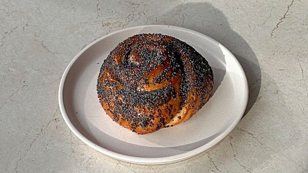 Булочка с маком