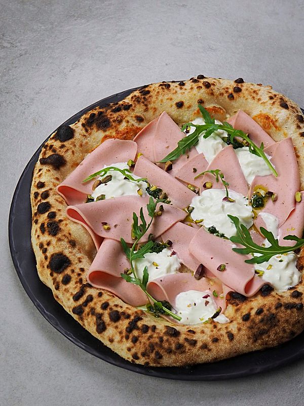 Мортаделла, страчателла, фисташки