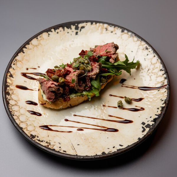 Брускетта с ростбифом