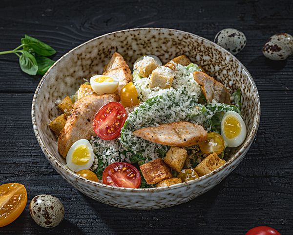 Салат Цезарь с курицей