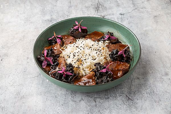 Говядина в перечном соусе с рисом