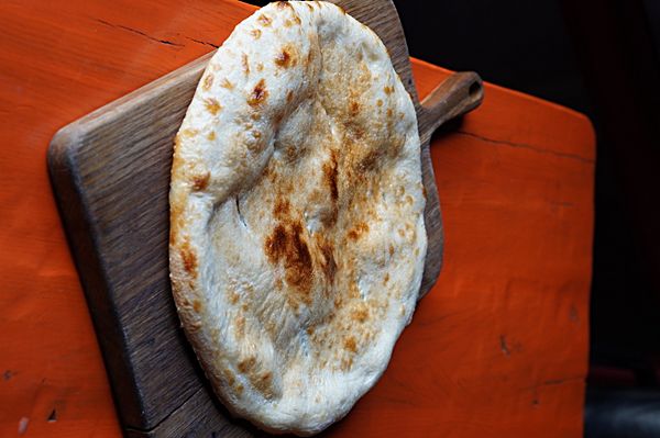 Фокачча с розмарином и чесноком