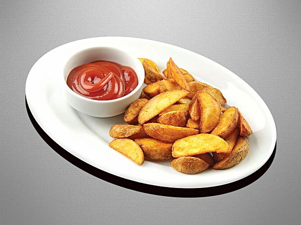 Картофельные дольки с кетчупом