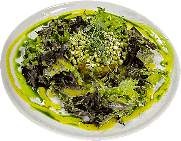 Салат из пророщенного маша с авокадо и крымскими томатами