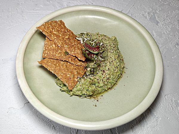 Хумус с брокколи