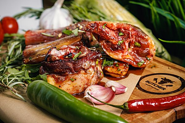 БАТЧЕР ‒ маринованное мясо и колбасы на Бородина