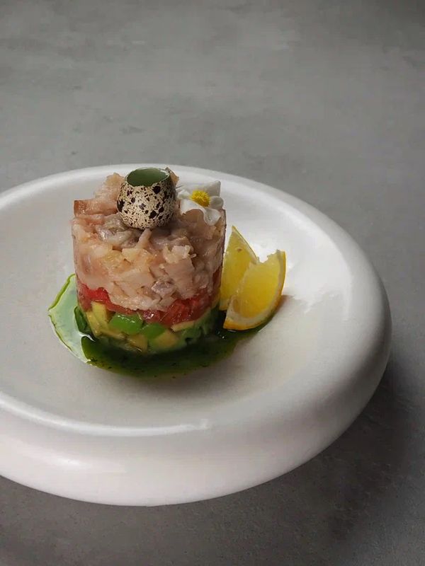 Тартар из сибаса с авоĸадо