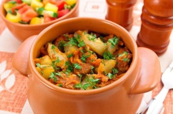 Жаркое в горшочке (свинина)