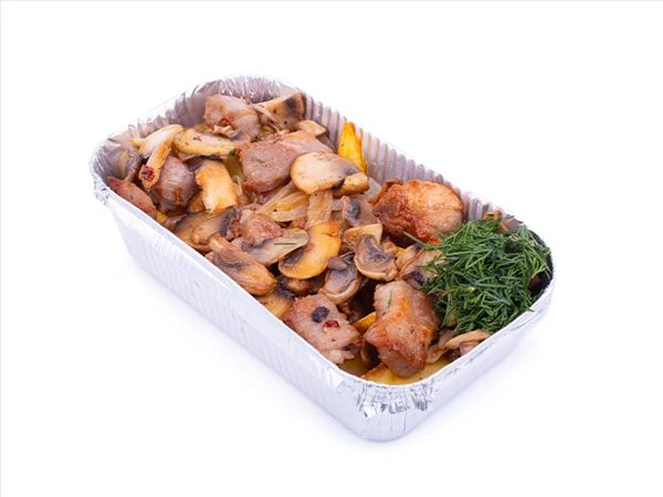 Жареный картофель со свининой и грибами