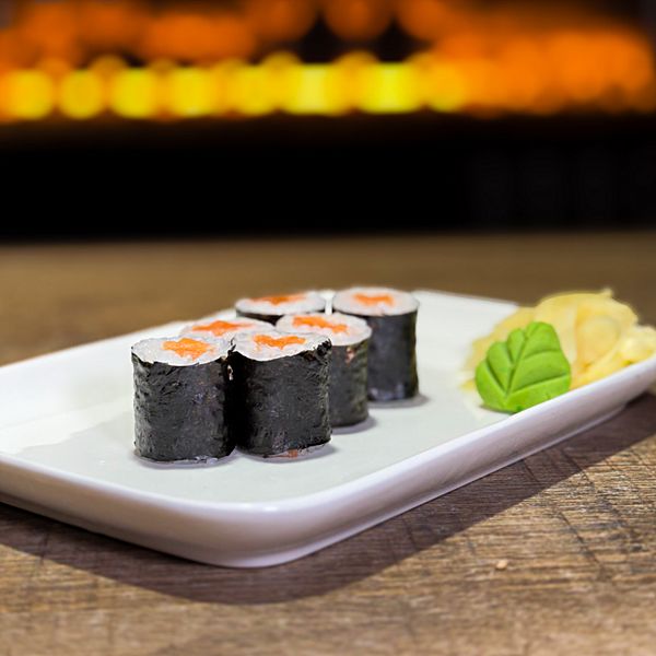 Маки с лососем