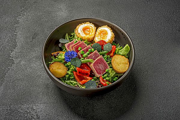 Салат с тунцом гриль