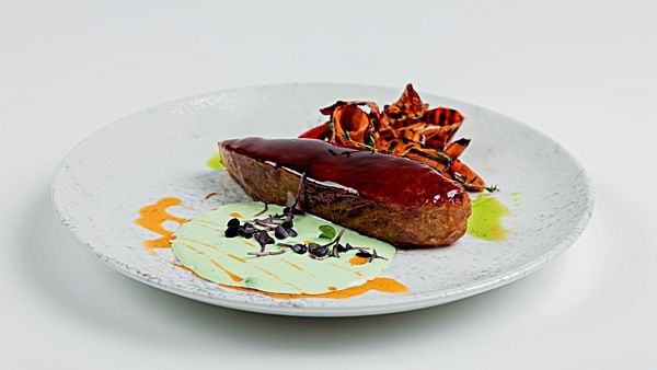 Стейк лосося с соусом сливочным васаби и морковью-гриль