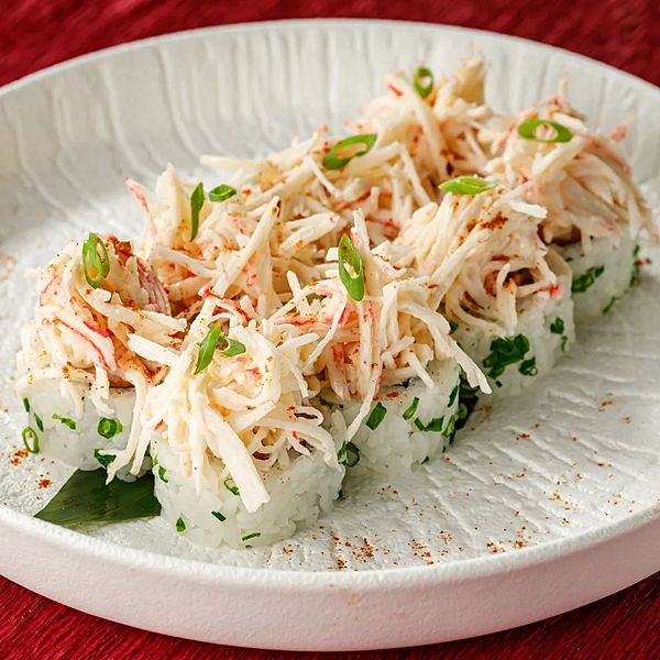 Ролл с креветкой темпура, снежным крабом и кимчи