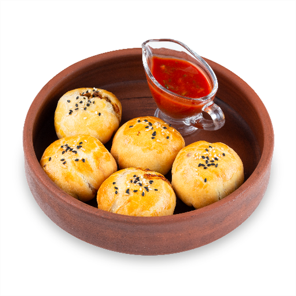 Мини-самса с бараниной и соусом сацибели
