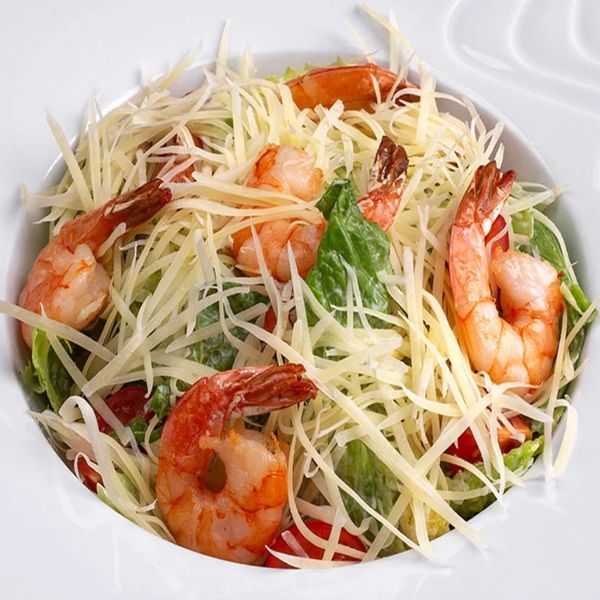 Салат Цезарь с тигровой креветкой