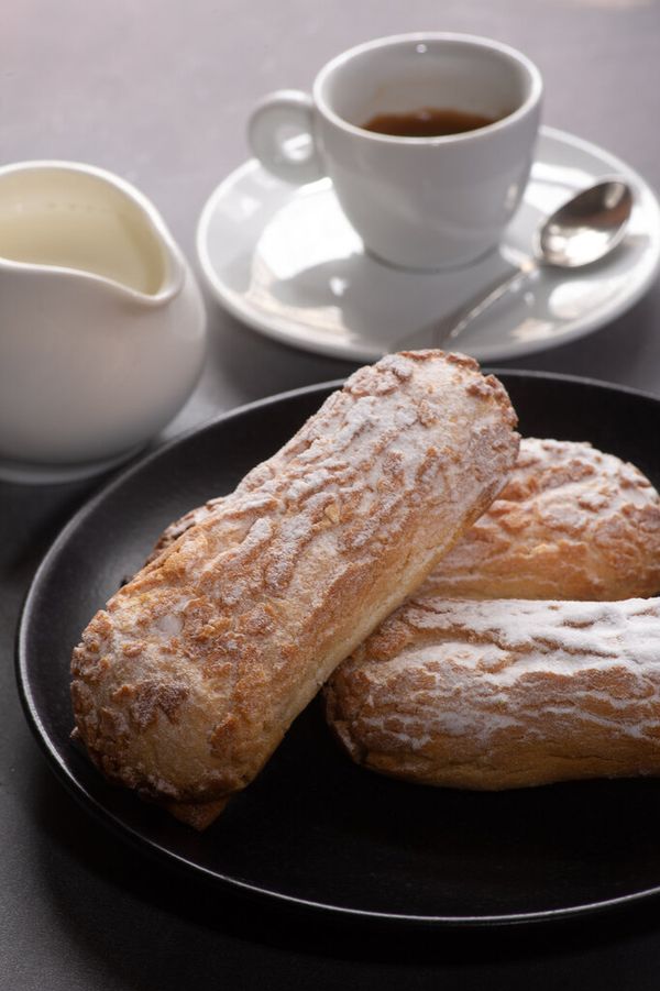 Эклер ванильный