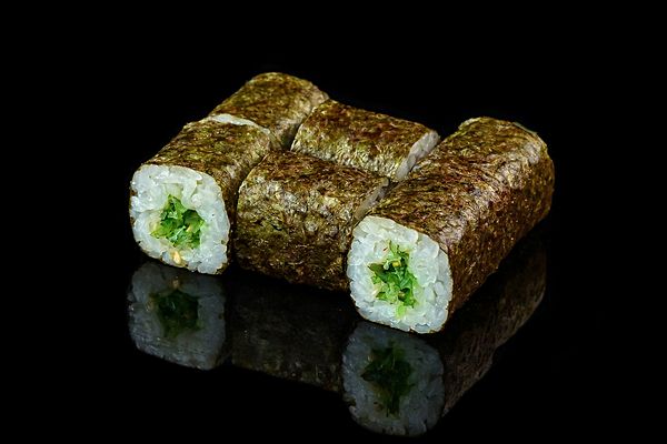 Маки ролл с чукой