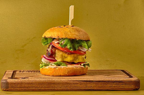 Бургер с реберным мясом