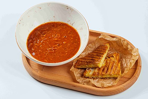 Томатный суп Чили кон карне