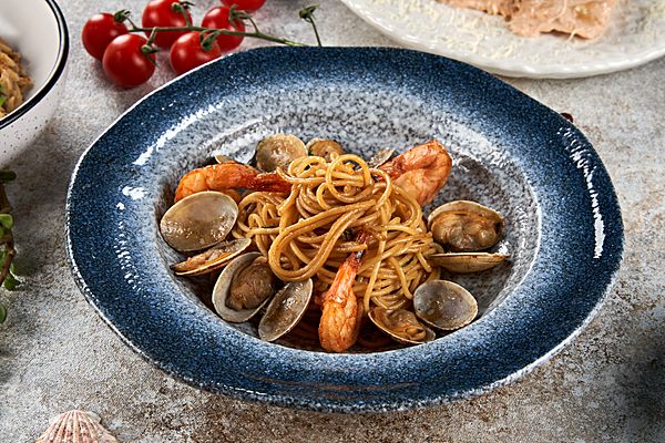 Спагетти с вонголе и креветками